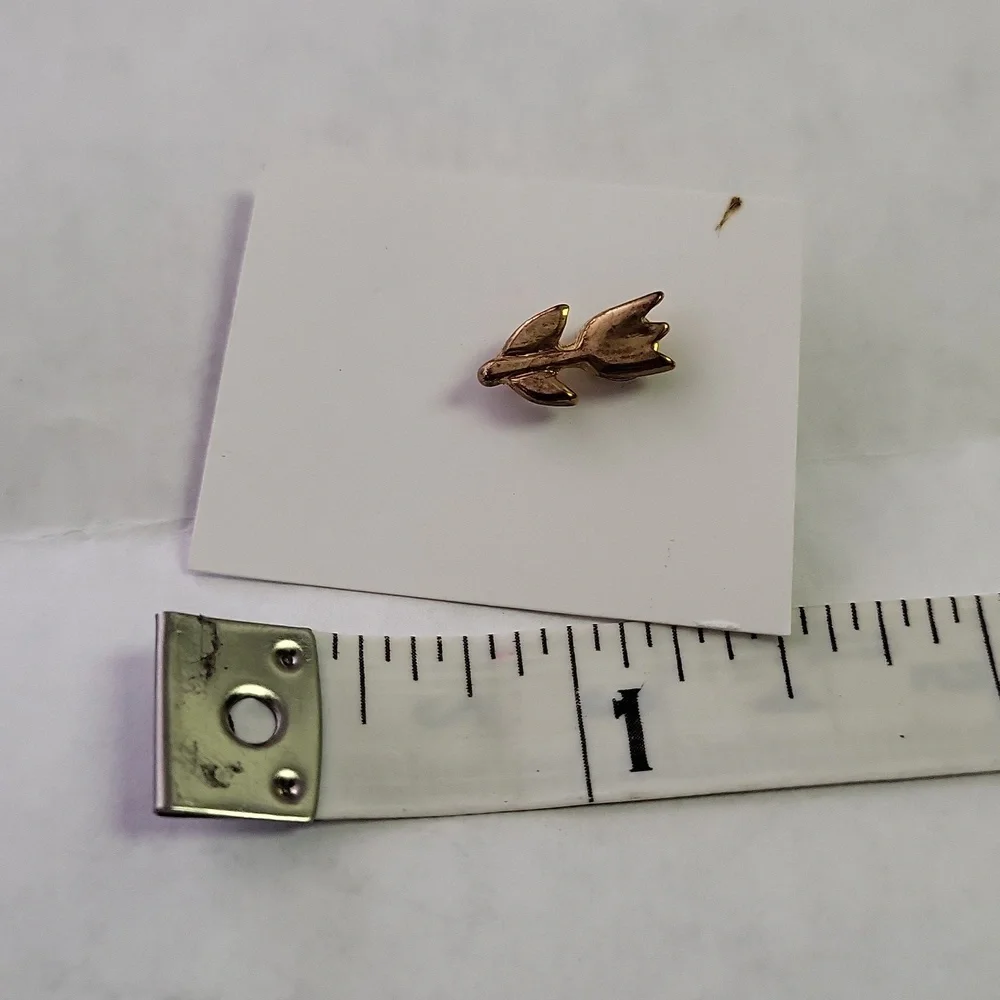 Mini Tulip Flower Pin For Spring - Picture 3 of 4